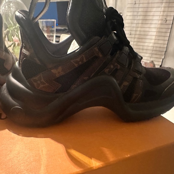 Louis Vuitton trainers - Picture 8 of 9